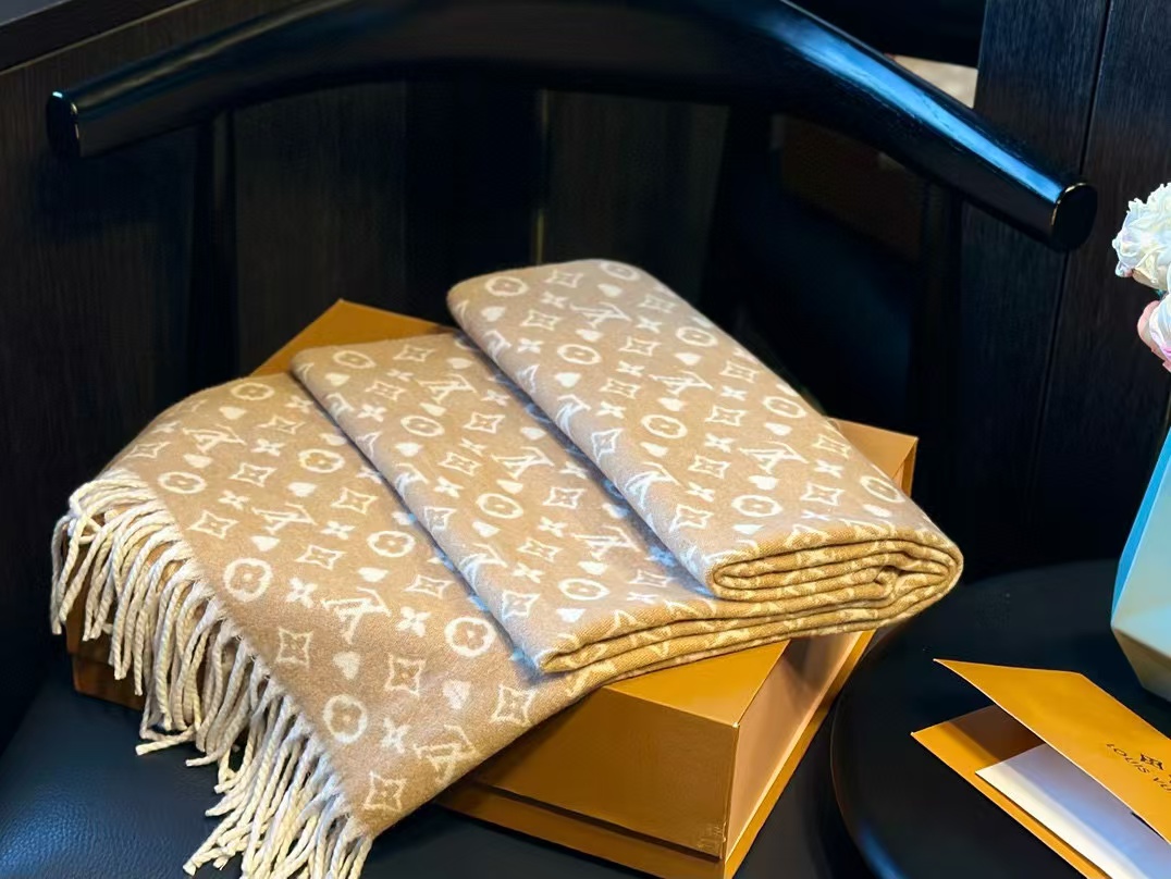 LV 四つ葉のクローバー タッセル カシミヤスカーフ【50％割引+送料無料】