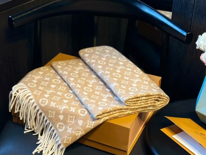 LV 四つ葉のクローバー タッセル カシミヤスカーフ【50％割引+送料無料】