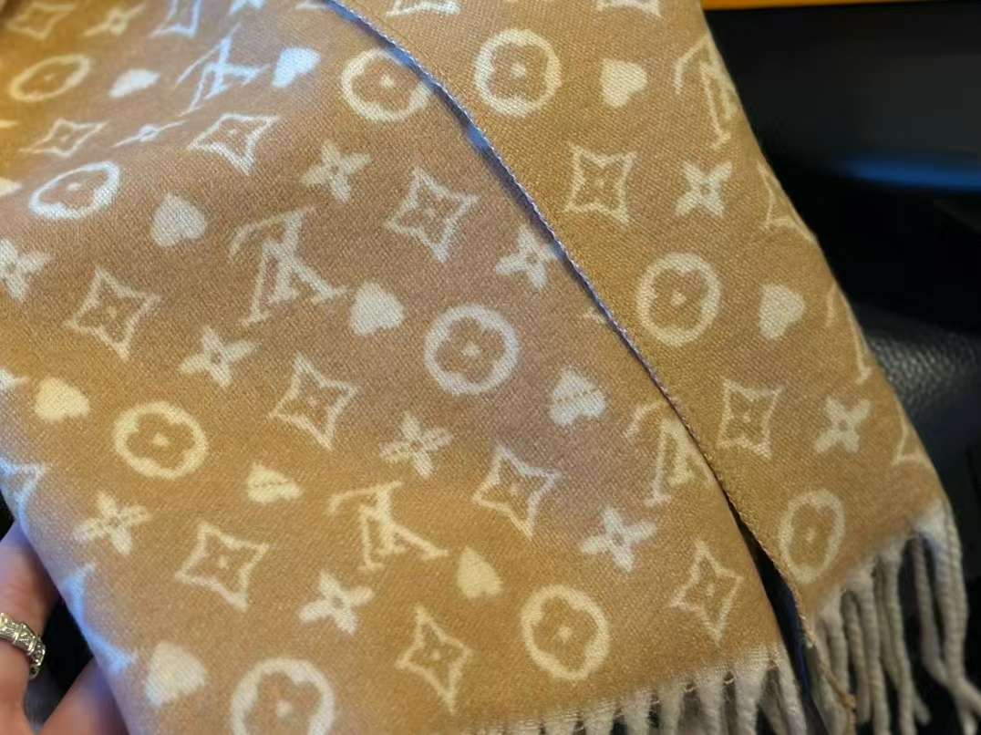 LV 四つ葉のクローバー タッセル カシミヤスカーフ【50％割引+送料無料】