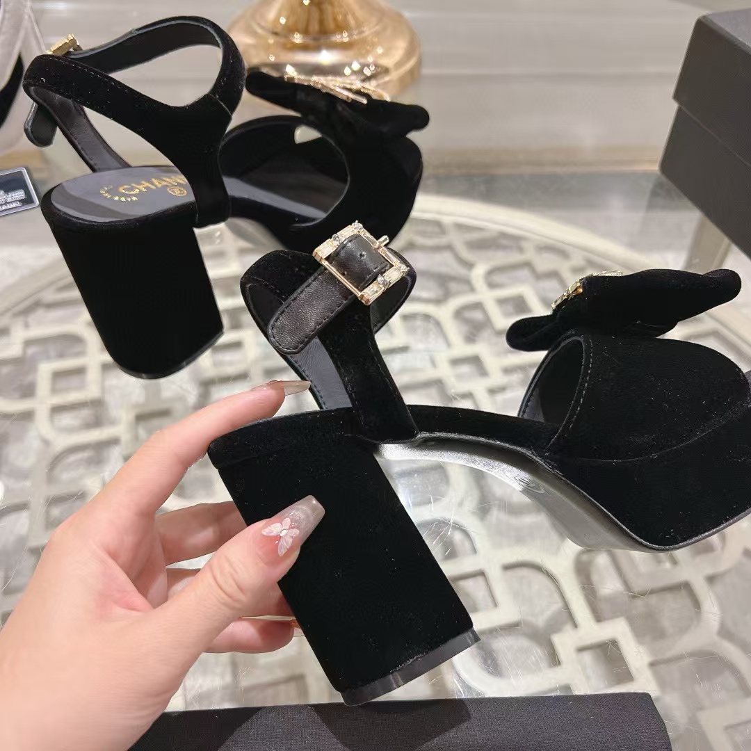 CHANE1 高品質ダブルCロゴベルベット太ヒールサンダル【50％割引+送料無料】