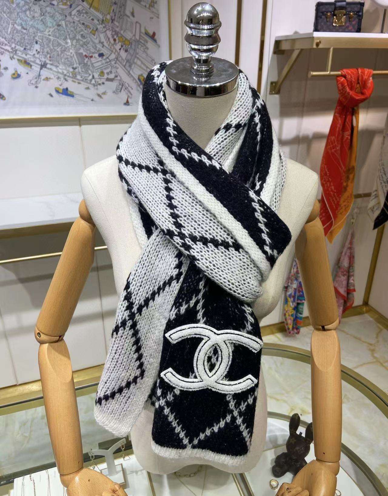 CHANE1 大きなロゴ白黒配色ウールスカーフ【50％割引+送料無料】