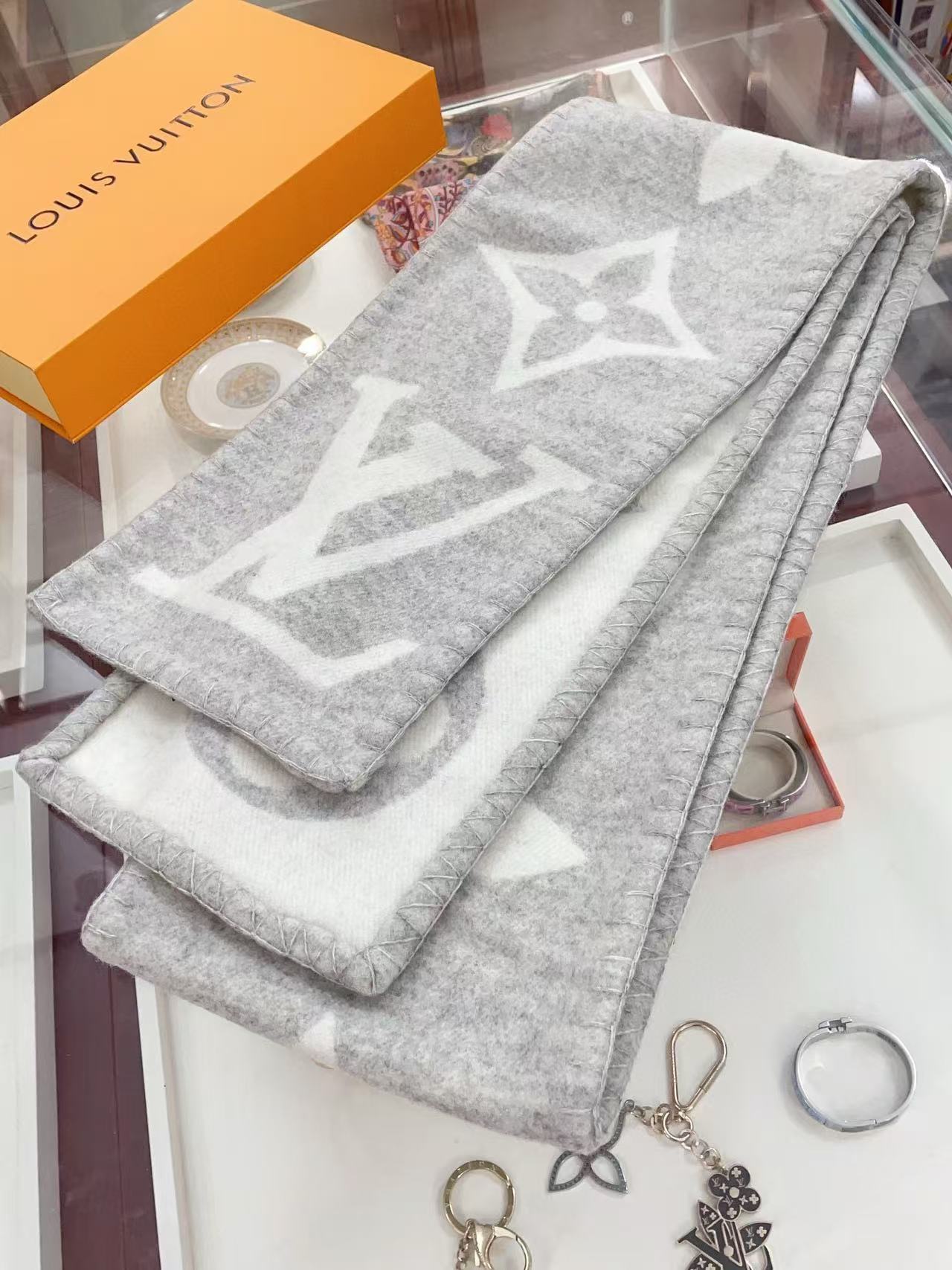 LV 四つ葉のクローバー ウールスカーフ【50％割引+送料無料】