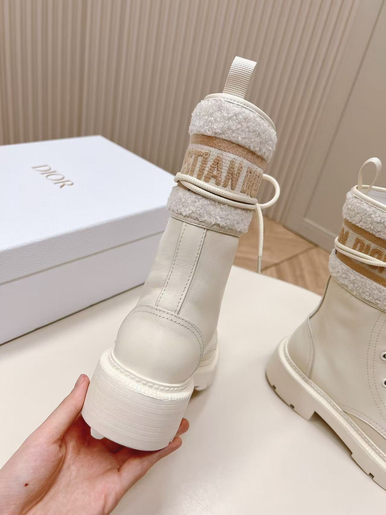 DI0R 高品質ウール レースアップ マーティンブーツ【50％割引+送料無料】