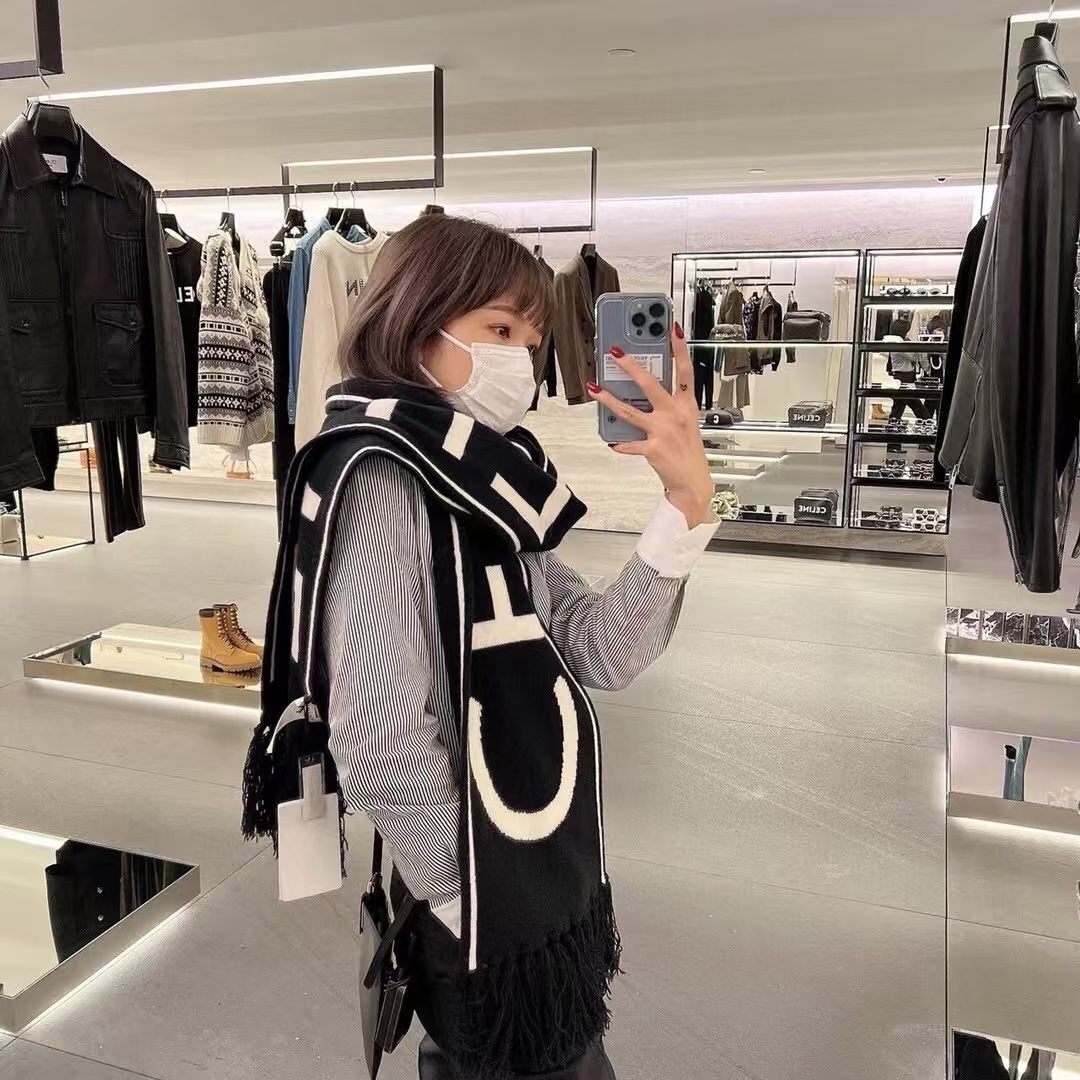 CEL1NE レタータッセル ウールスカーフ【50％割引+送料無料】