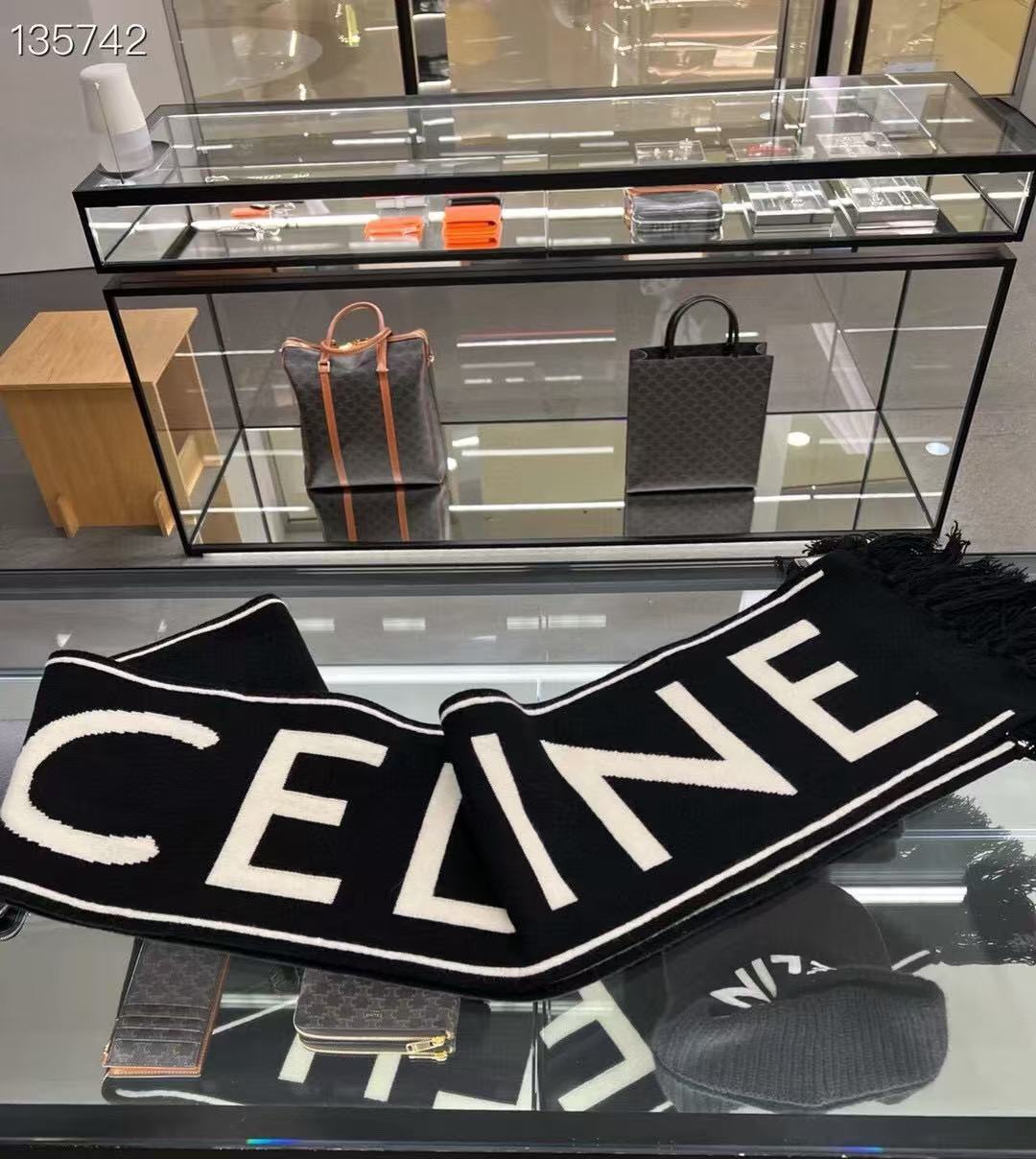 CEL1NE レタータッセル ウールスカーフ【50％割引+送料無料】