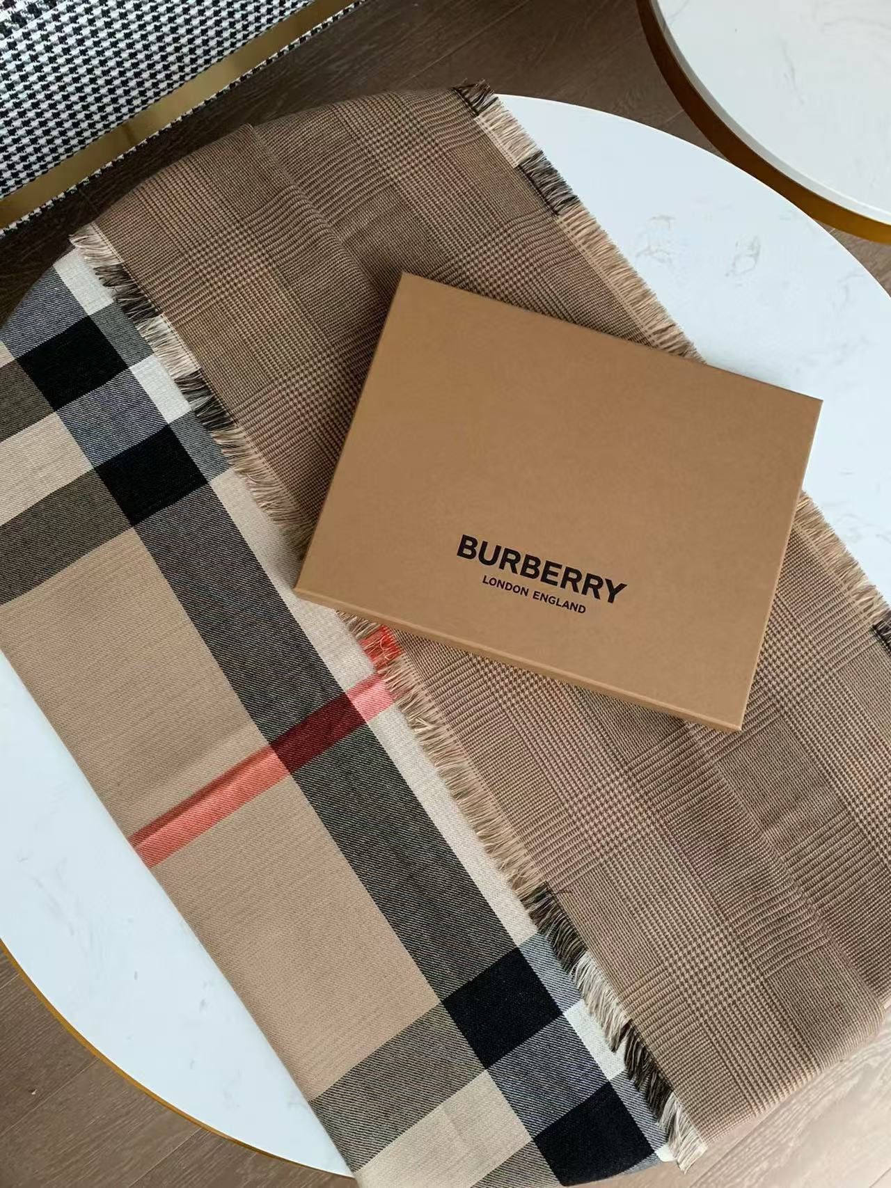 BUR8ERRY チェック柄カシミヤ大判ショール【50％割引+送料無料】