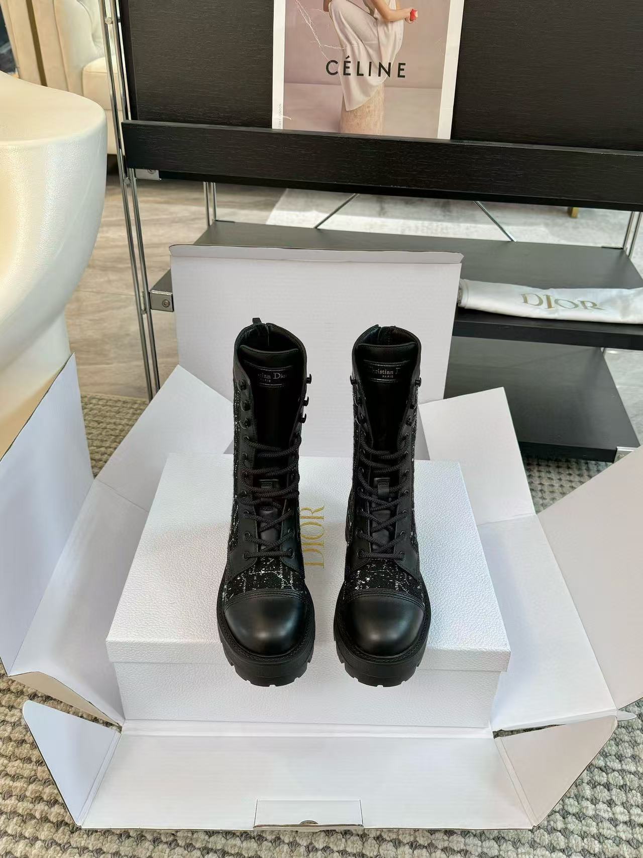 DI0R 高品質刺繍入りマーティンブーツ【50％割引+送料無料】