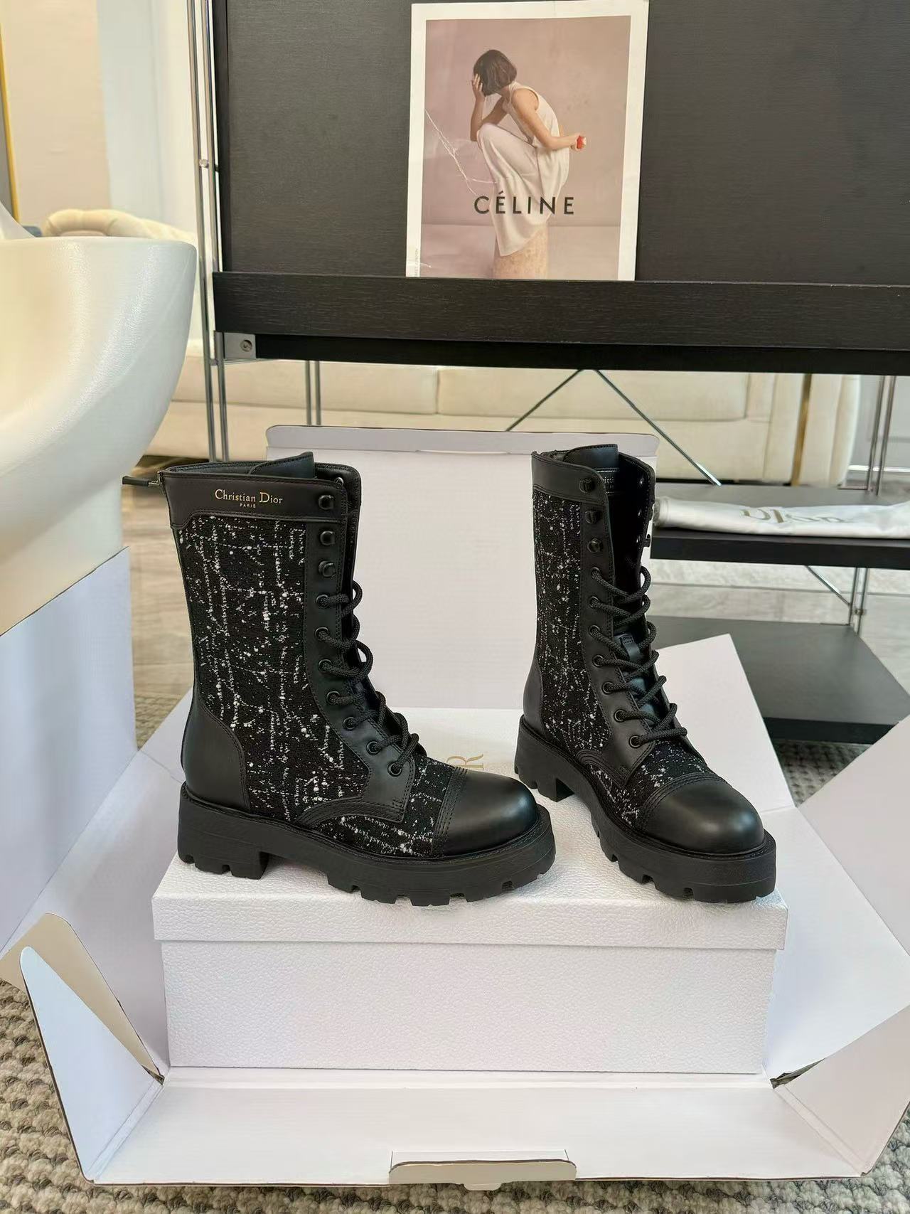 DI0R 高品質刺繍入りマーティンブーツ【50％割引+送料無料】