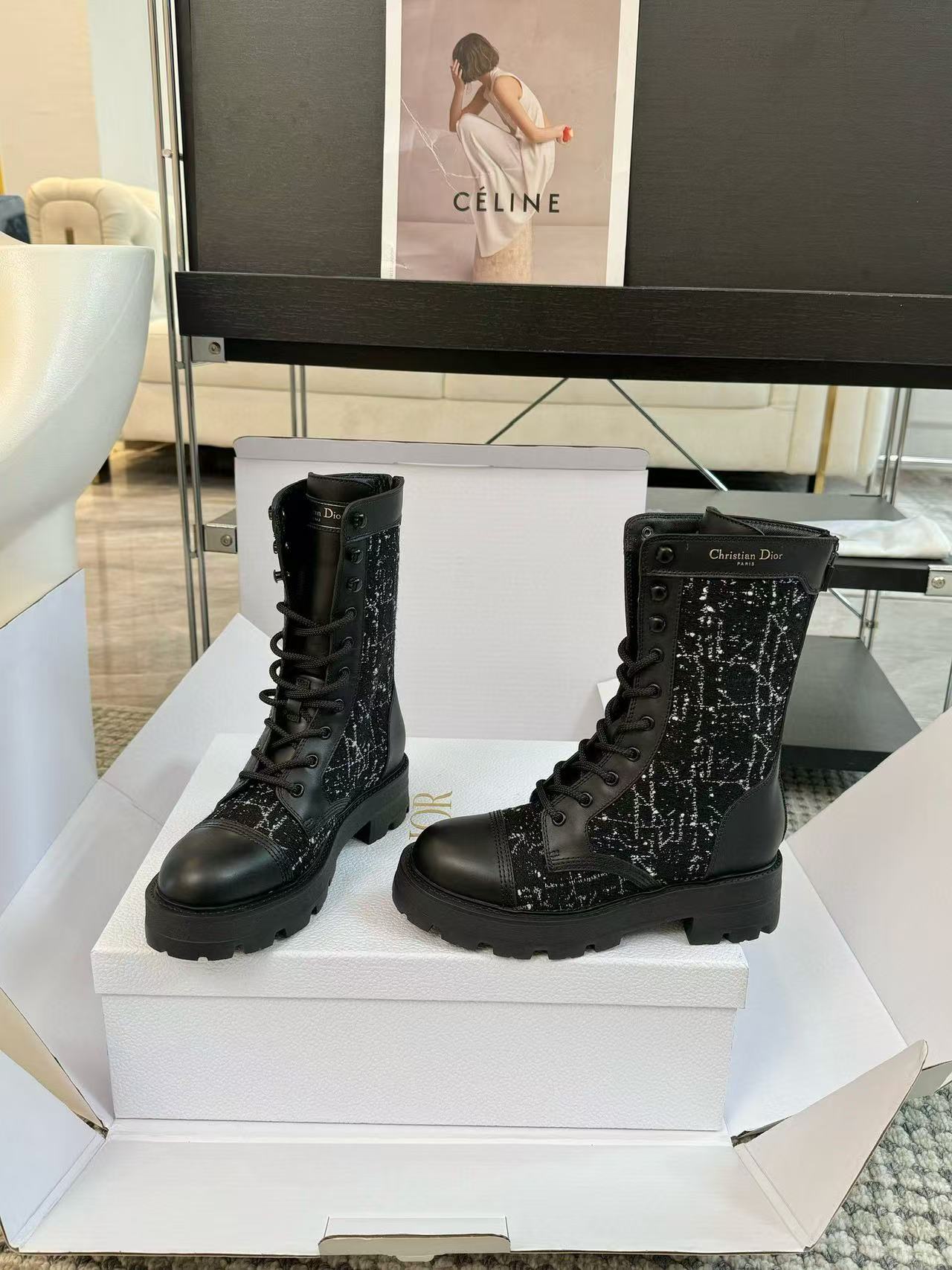 DI0R 高品質刺繍入りマーティンブーツ【50％割引+送料無料】