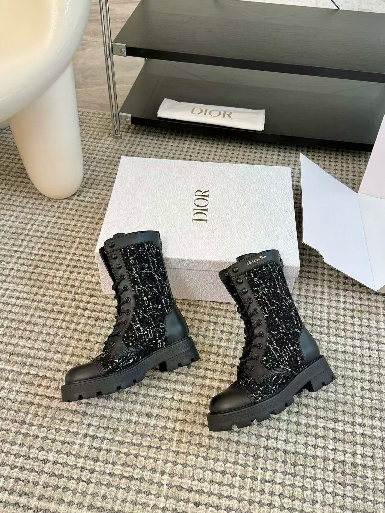 DI0R 高品質刺繍入りマーティンブーツ【50％割引+送料無料】