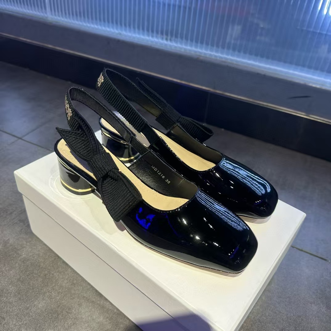 DI0R 高品質スクエアトゥパテントレザーローヒール【50％割引+送料無料】