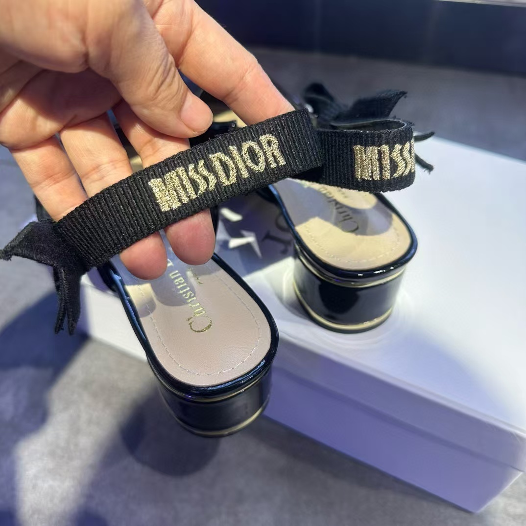 DI0R 高品質スクエアトゥパテントレザーローヒール【50％割引+送料無料】