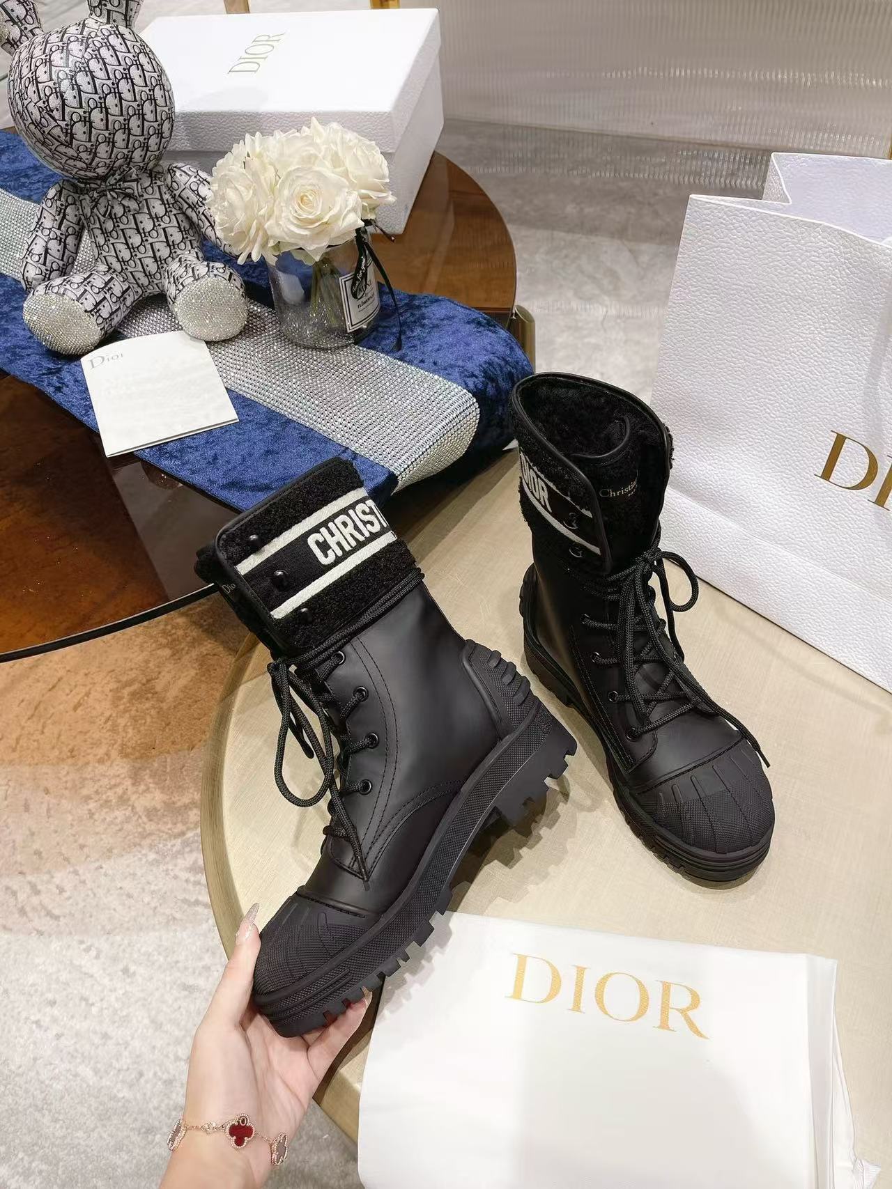 DI0R 高品質ラムウール マーティン ブーツ【50％割引+送料無料】