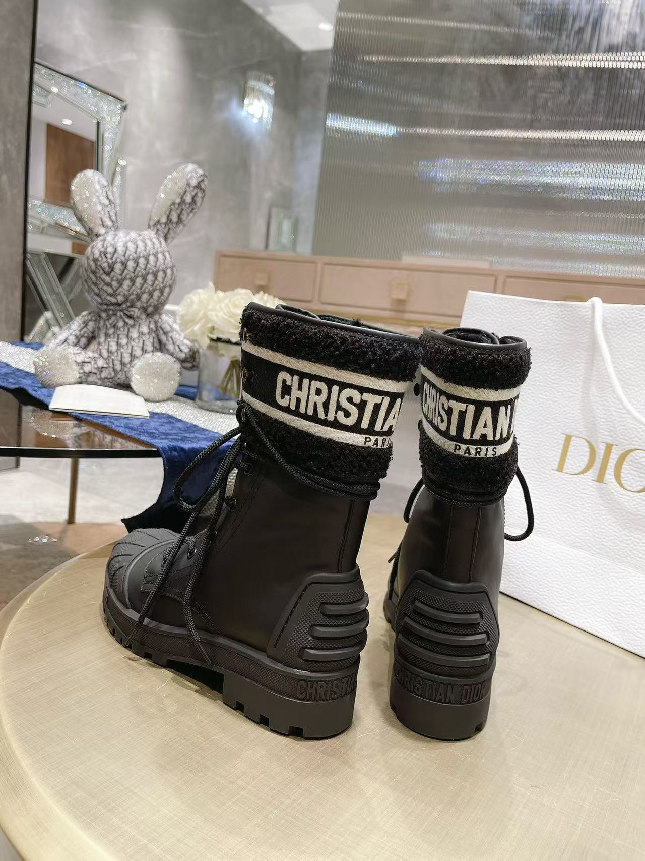 DI0R 高品質ラムウール マーティン ブーツ【50％割引+送料無料】