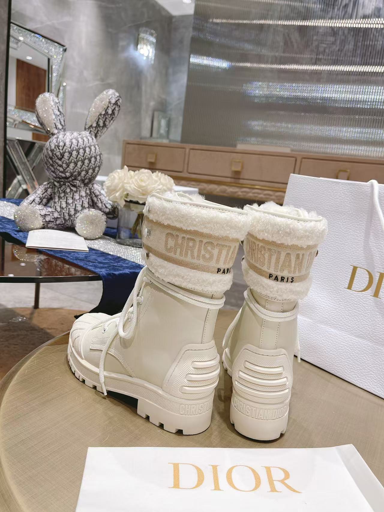 DI0R 高品質ラムウール マーティン ブーツ【50％割引+送料無料】