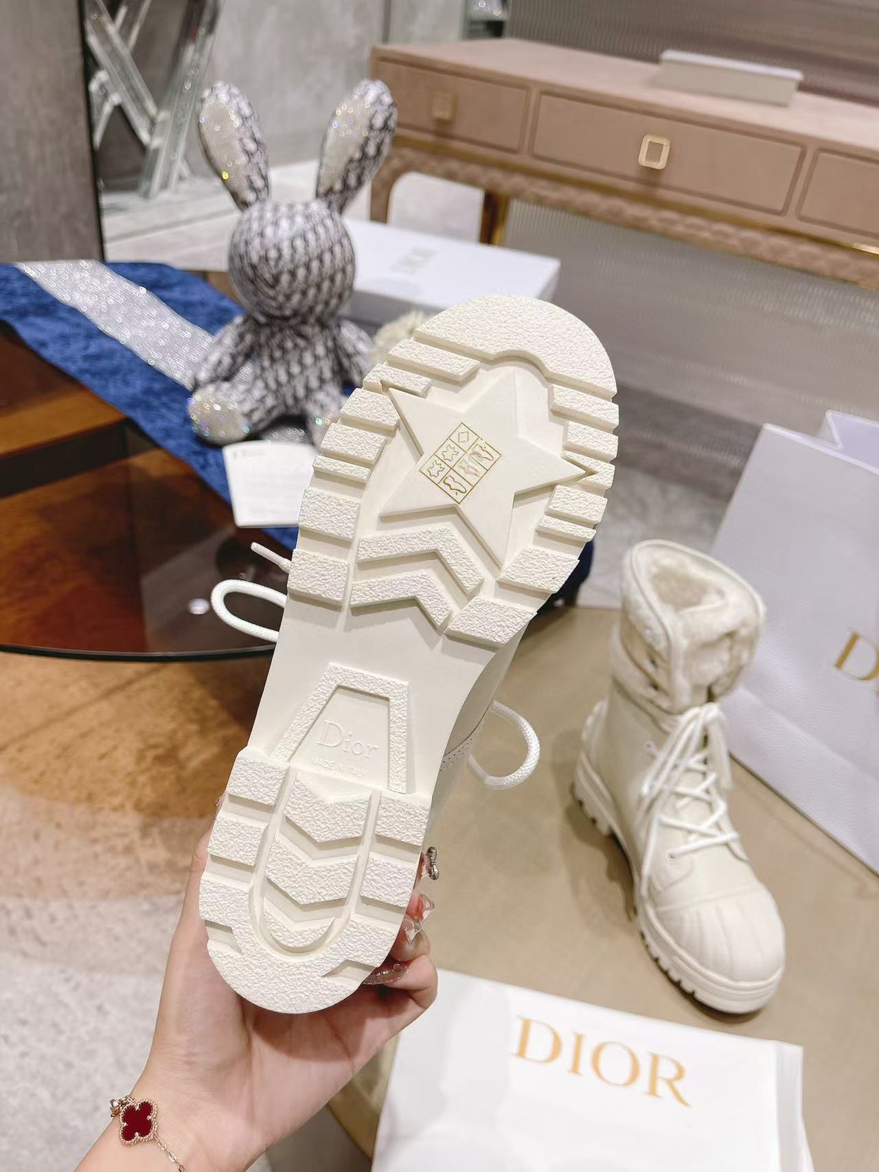 DI0R 高品質ラムウール マーティン ブーツ【50％割引+送料無料】