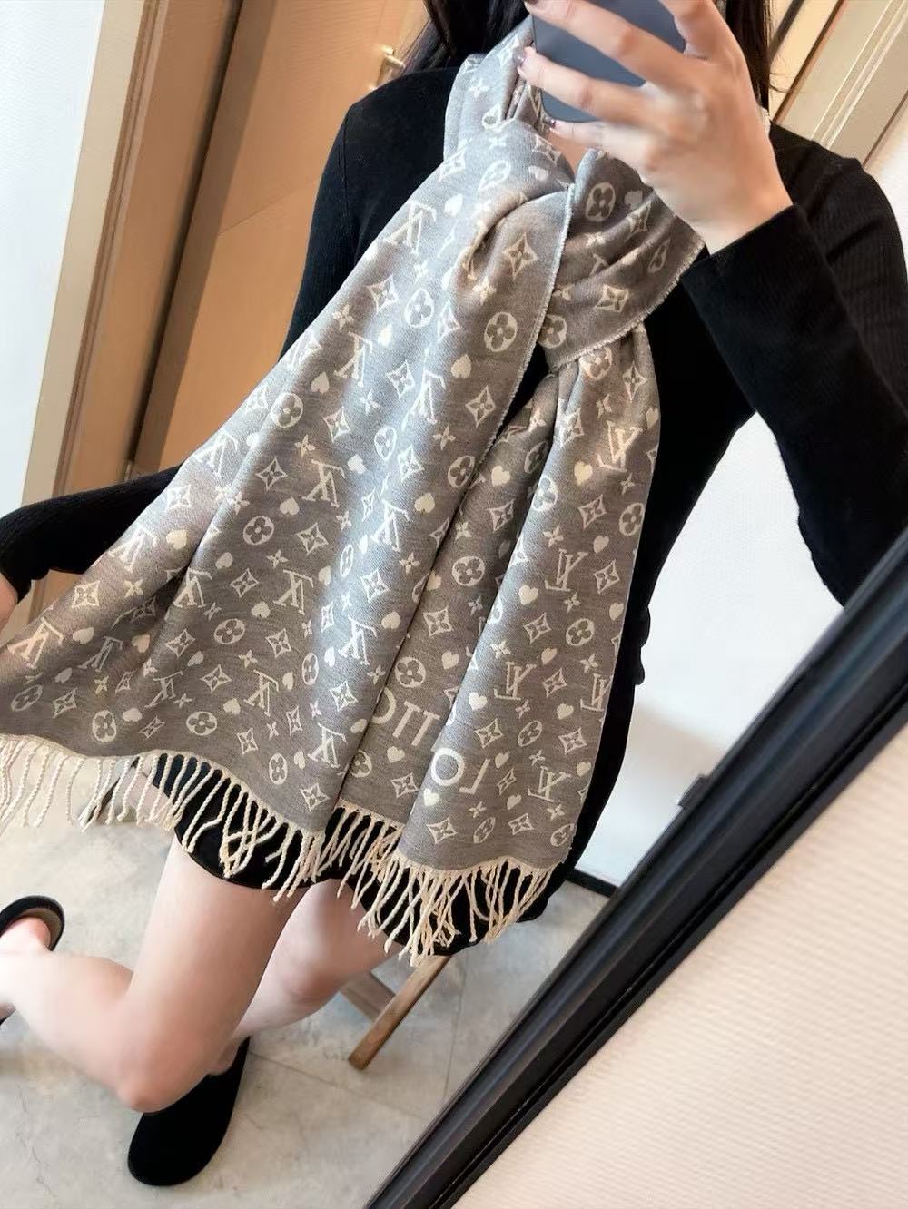 LV 老眼用フリンジウールスカーフ【50％割引+送料無料】
