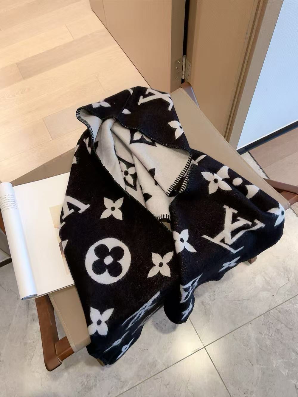 LV フード付きカシミヤスカーフ【50％割引+送料無料】