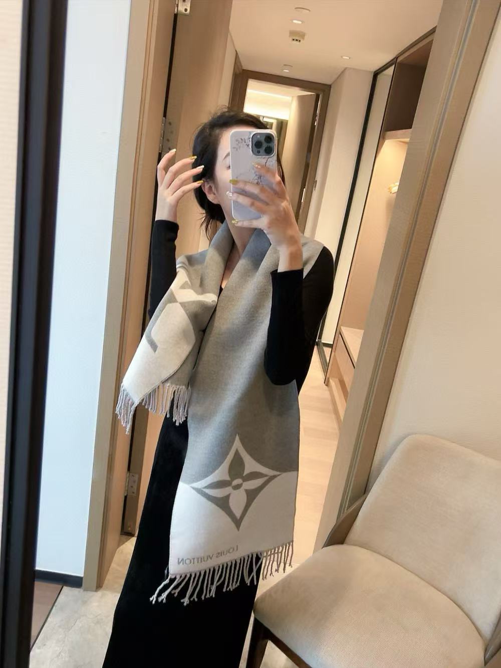 LV 四つ葉のクローバー タッセル カシミヤスカーフ【50％割引+送料無料】