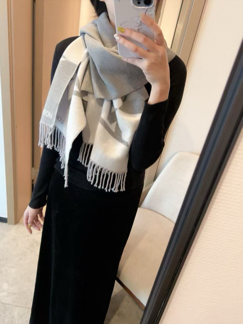 LV 四つ葉のクローバー タッセル カシミヤスカーフ【50％割引+送料無料】