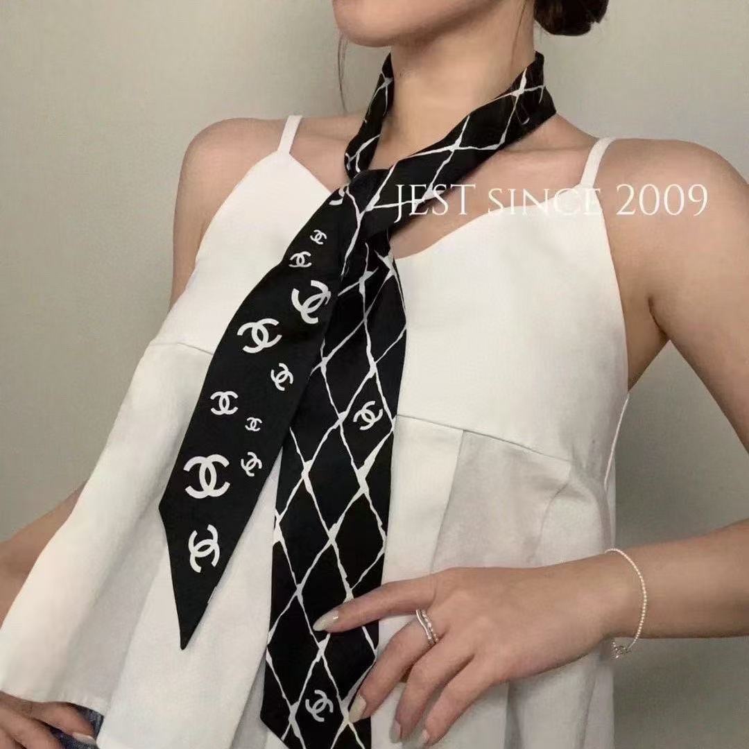 CHANE1 ダブル C ロゴ 黒と白のシルク スカーフ【50％割引+送料無料】