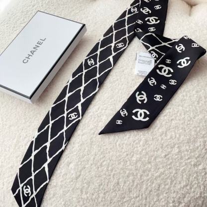 CHANE1 ダブル C ロゴ 黒と白のシルク スカーフ【50％割引+送料無料】