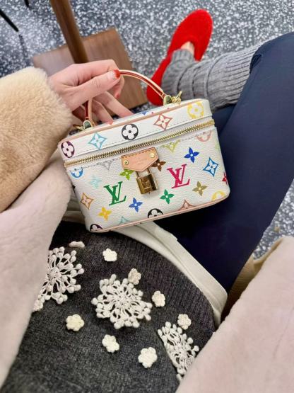 LVチェーンのカラフルなコスメバッグ【50％割引+送料無料】