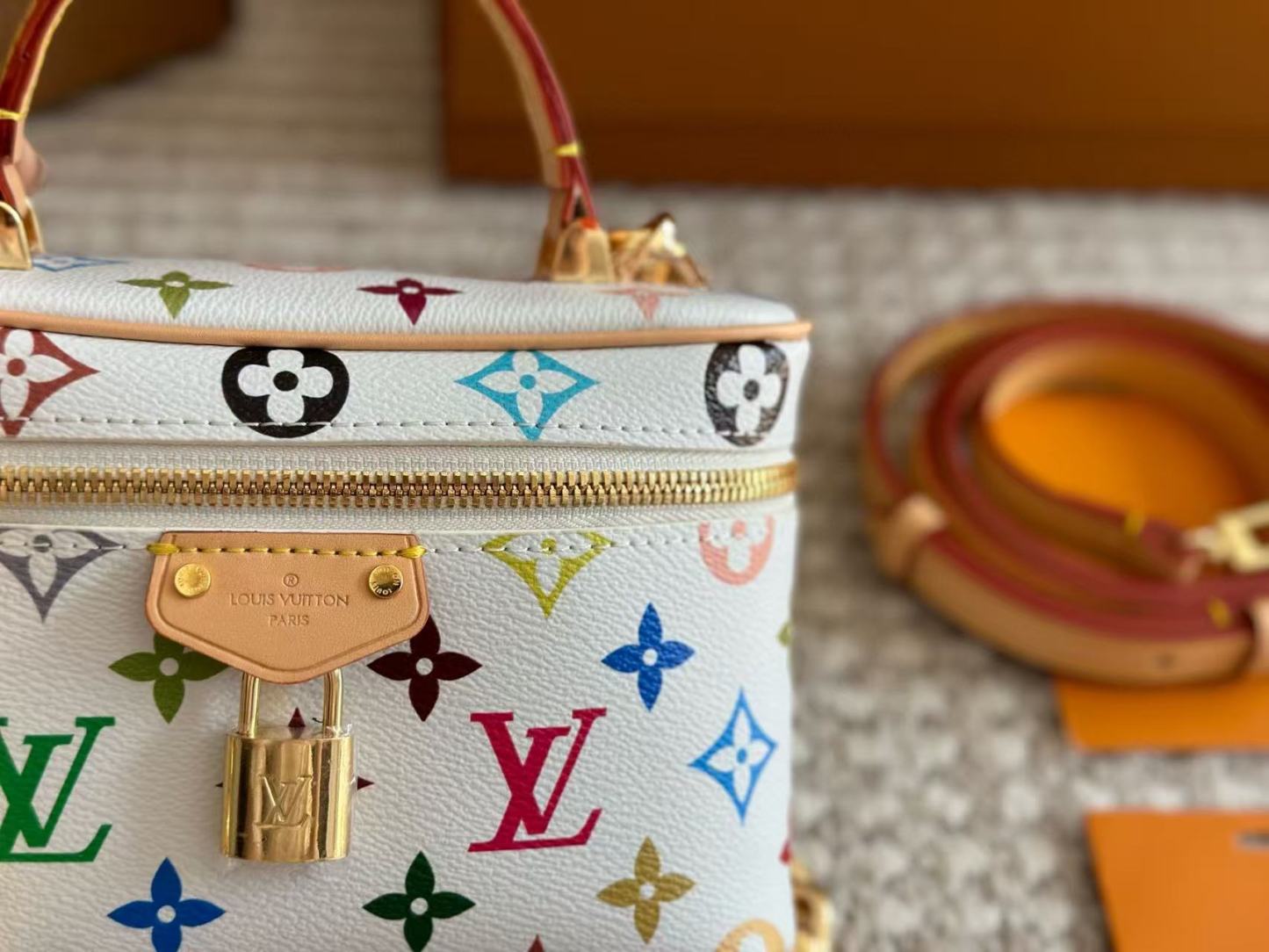 LVチェーンのカラフルなコスメバッグ【50％割引+送料無料】