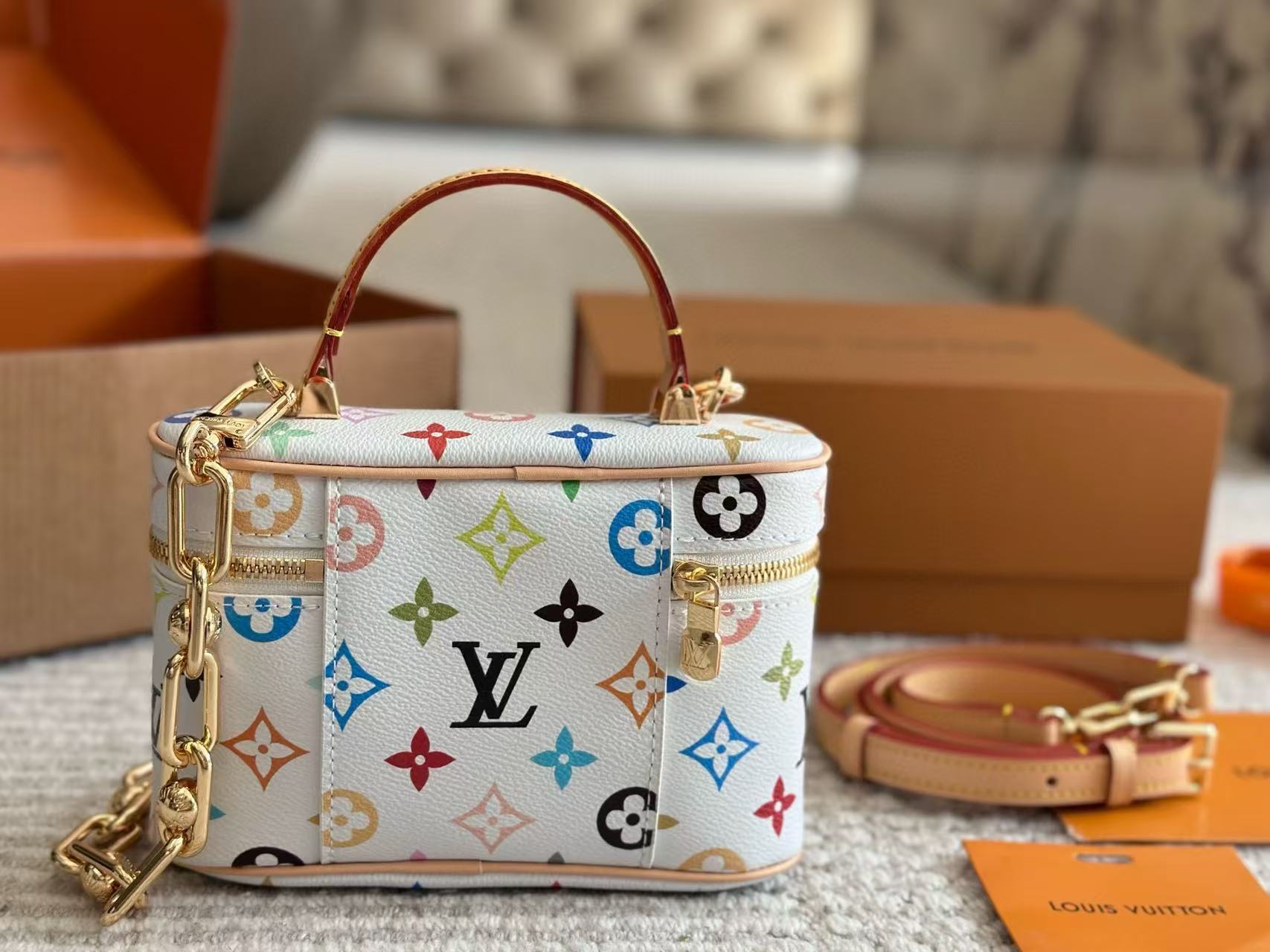 LVチェーンのカラフルなコスメバッグ【50％割引+送料無料】