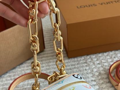 LVチェーンのカラフルなコスメバッグ【50％割引+送料無料】