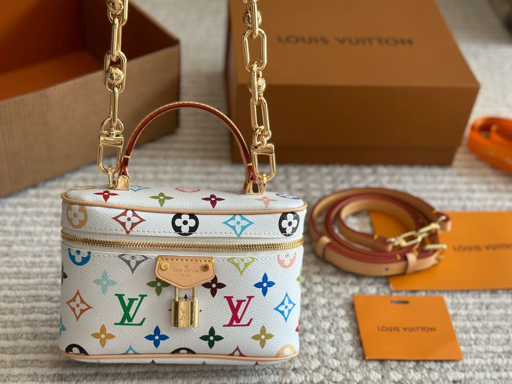 LVチェーンのカラフルなコスメバッグ【50％割引+送料無料】