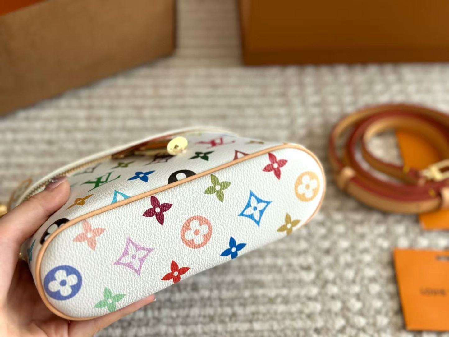 LVチェーンのカラフルなコスメバッグ【50％割引+送料無料】