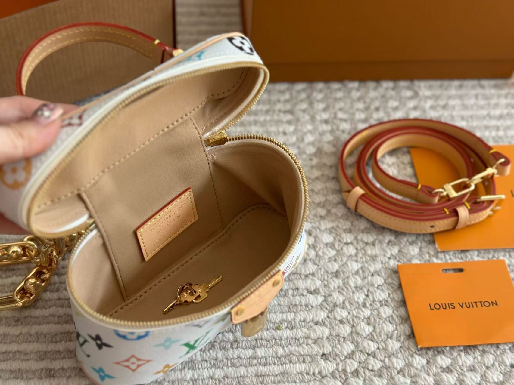 LVチェーンのカラフルなコスメバッグ【50％割引+送料無料】