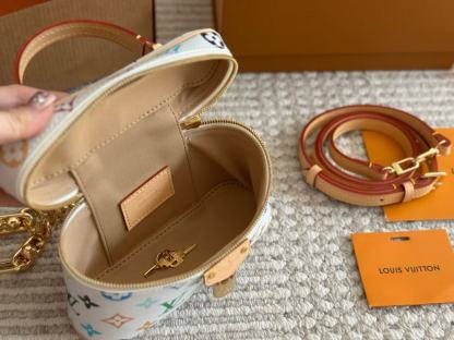 LVチェーンのカラフルなコスメバッグ【50％割引+送料無料】