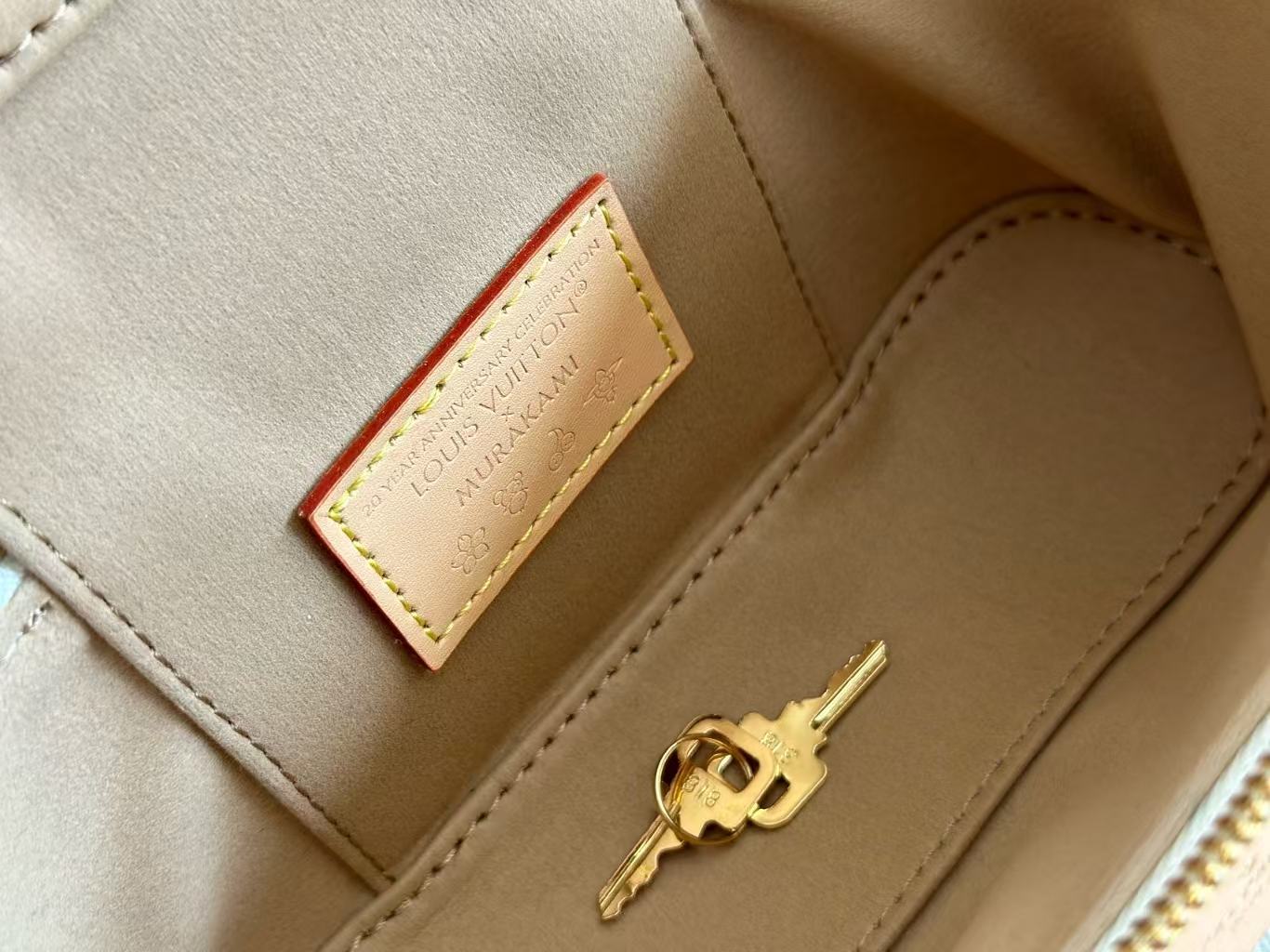 LVチェーンのカラフルなコスメバッグ【50％割引+送料無料】