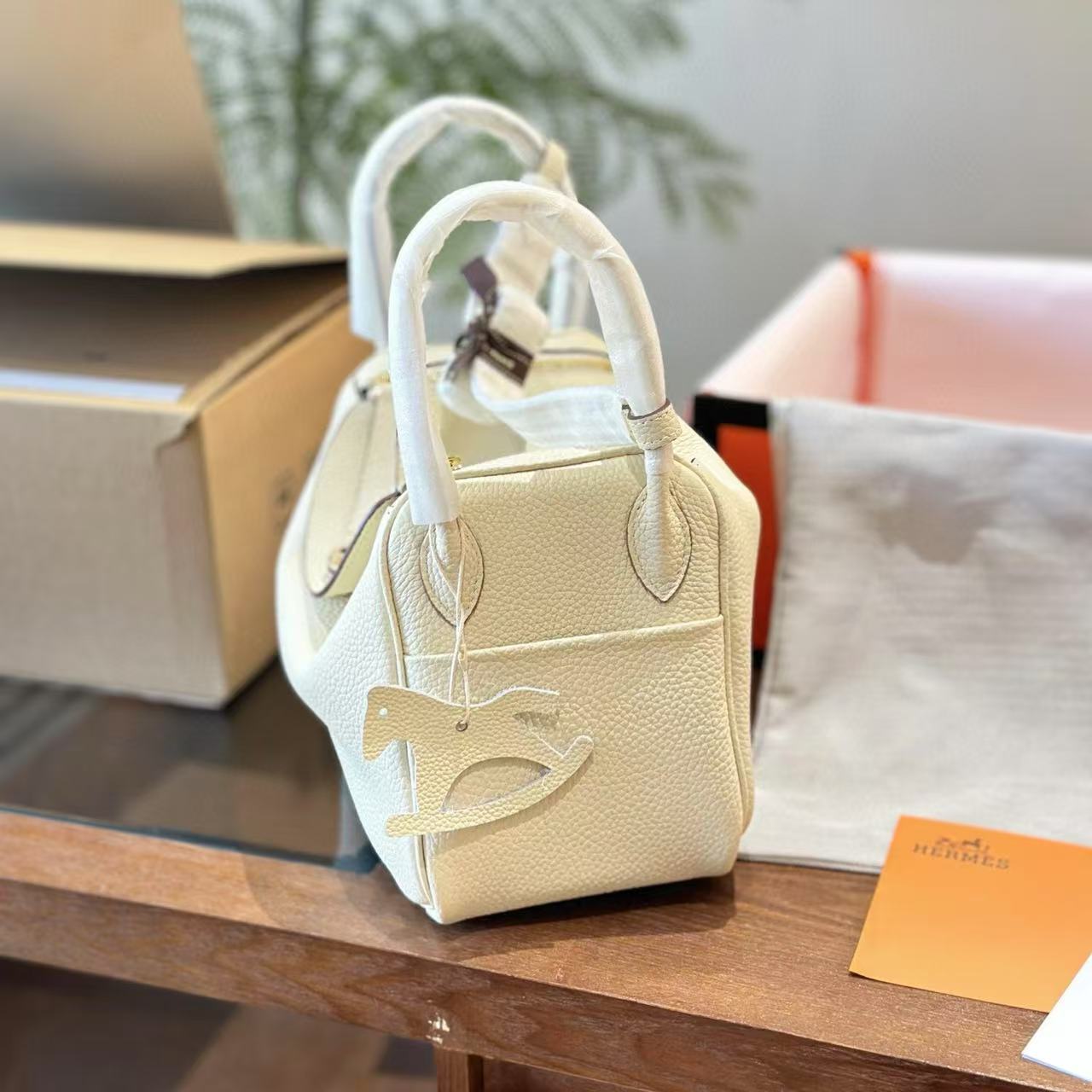 ＨＥＲＭＥＳLindy脇の下のバッグ【50％割引+送料無料】