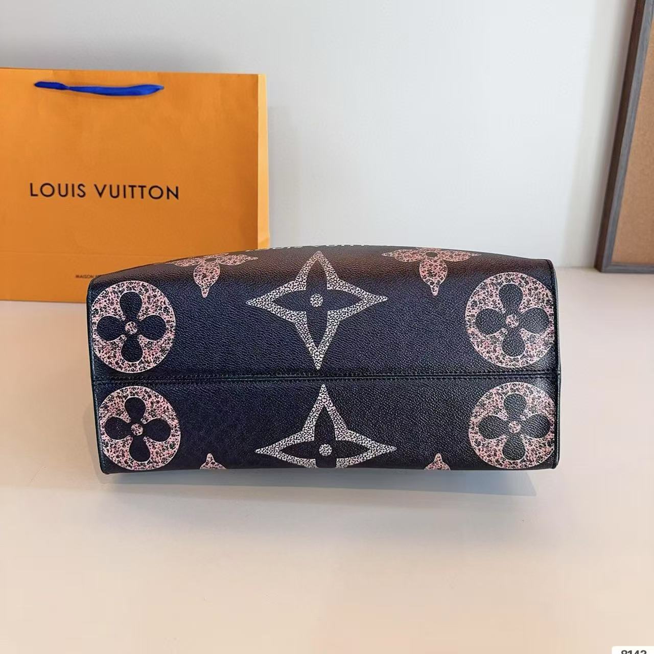 ＬＯＵＩＳ ＶＵＩＴＴＯＮ刺繍入りジャングルトート【50％割引+送料無料】