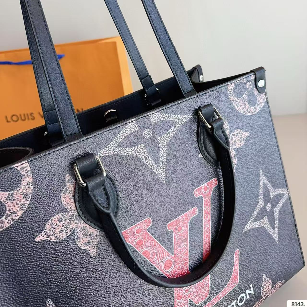 ＬＯＵＩＳ ＶＵＩＴＴＯＮ刺繍入りジャングルトート【50％割引+送料無料】