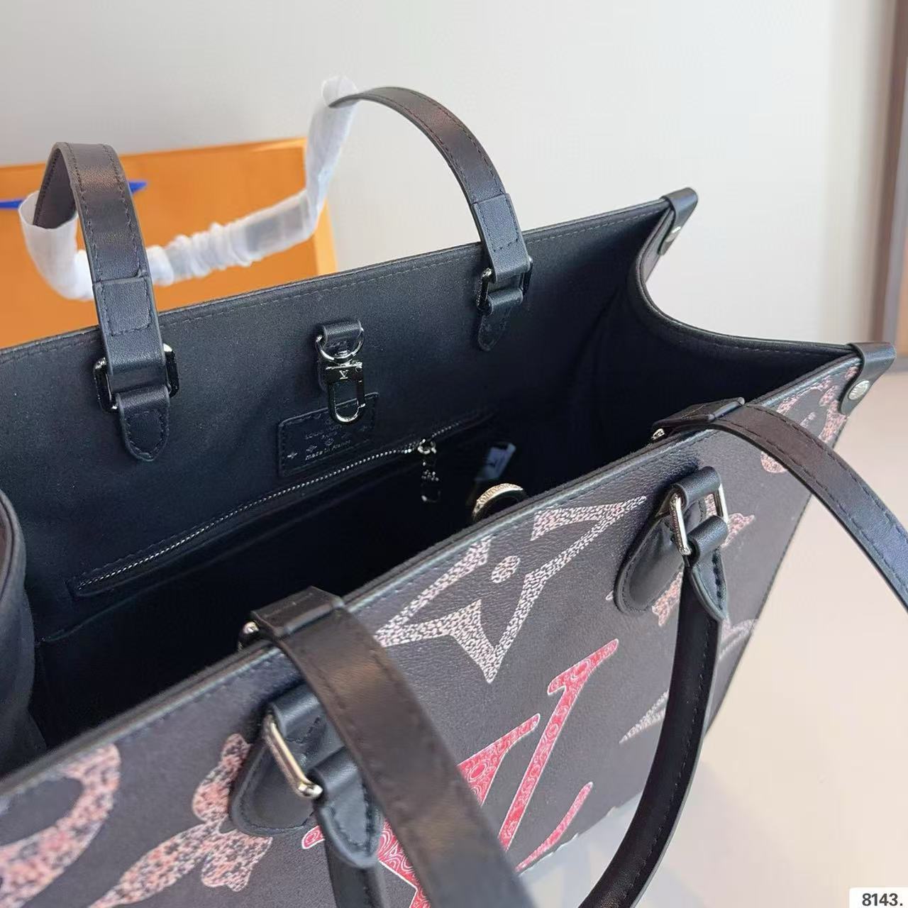 ＬＯＵＩＳ ＶＵＩＴＴＯＮ刺繍入りジャングルトート【50％割引+送料無料】