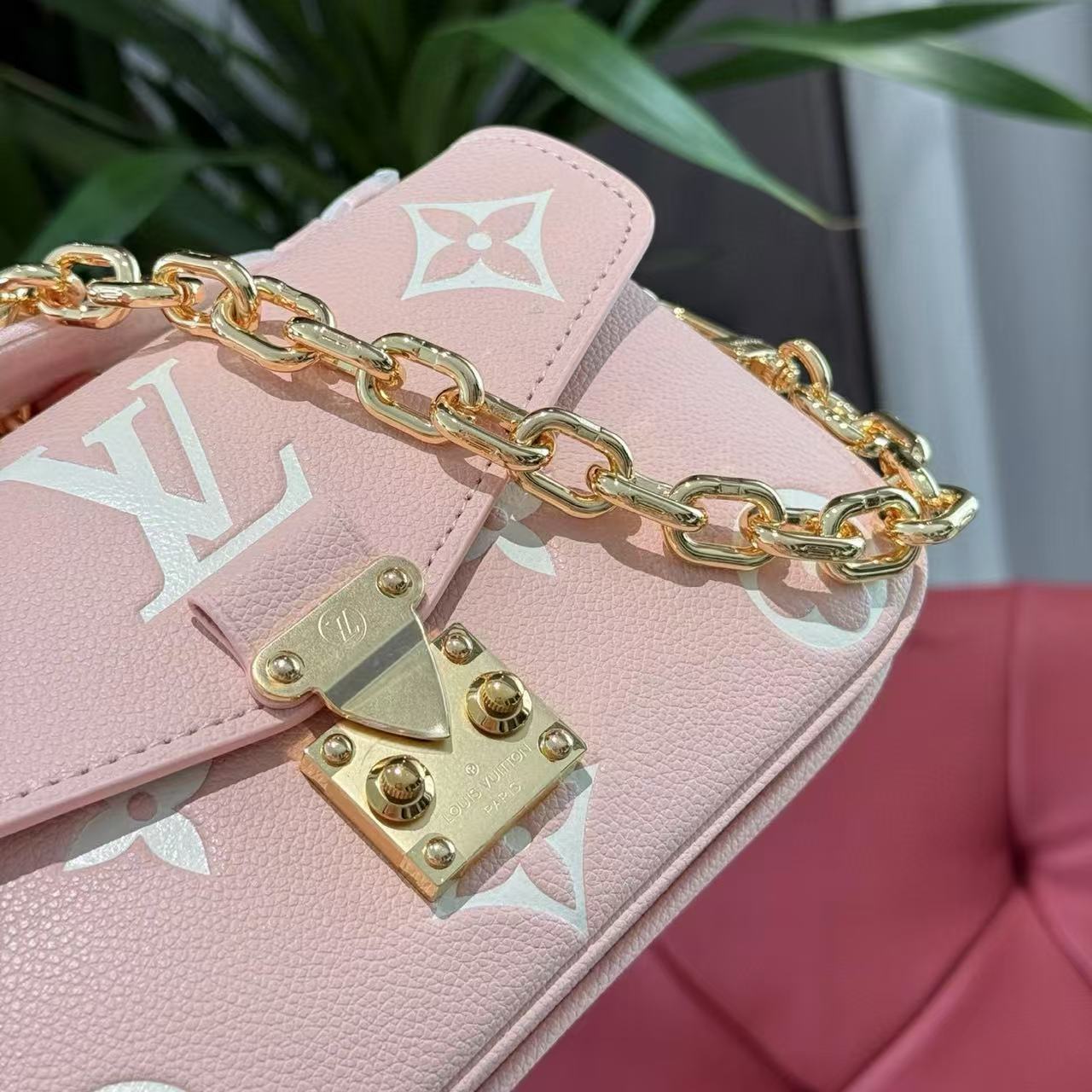 ＬＯＵＩＳ ＶＵＩＴＴＯＮチェーンバッグ【50％割引+送料無料】