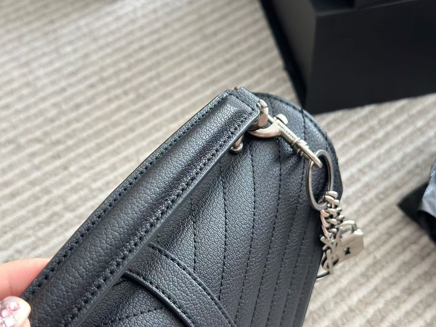 YSL レザーチェーンバッグ【50％割引+送料無料】