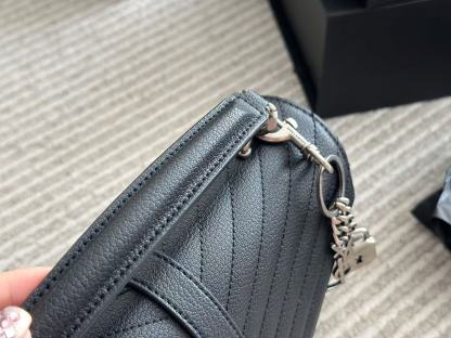 YSL レザーチェーンバッグ【50％割引+送料無料】