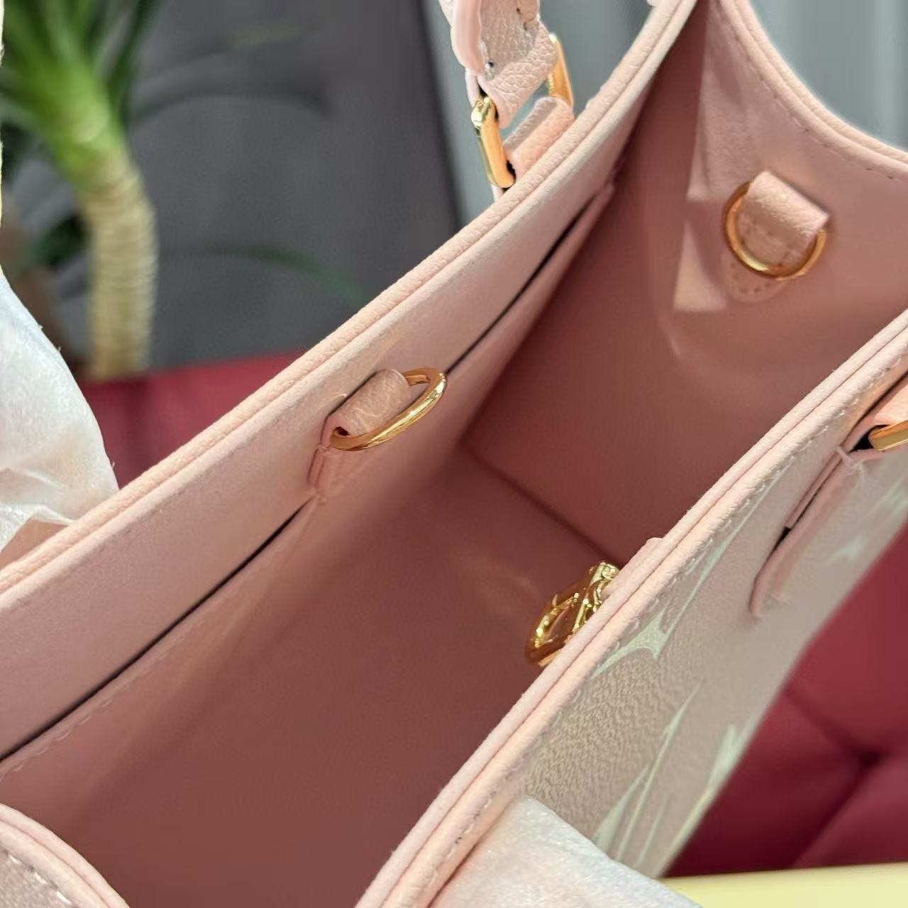 ＬＯＵＩＳ ＶＵＩＴＴＯＮピンクのハンドバッグ【50％割引+送料無料】