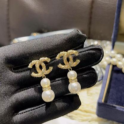 CHANE1 パールイヤリング【50％割引+送料無料】🎁