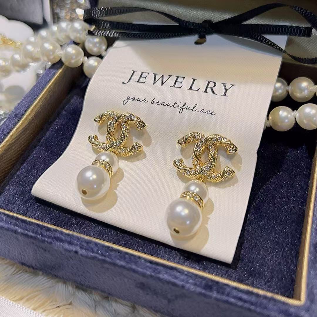 CHANE1 パールイヤリング【50％割引+送料無料】🎁