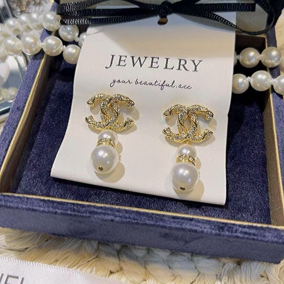 CHANE1 パールイヤリング【50％割引+送料無料】🎁