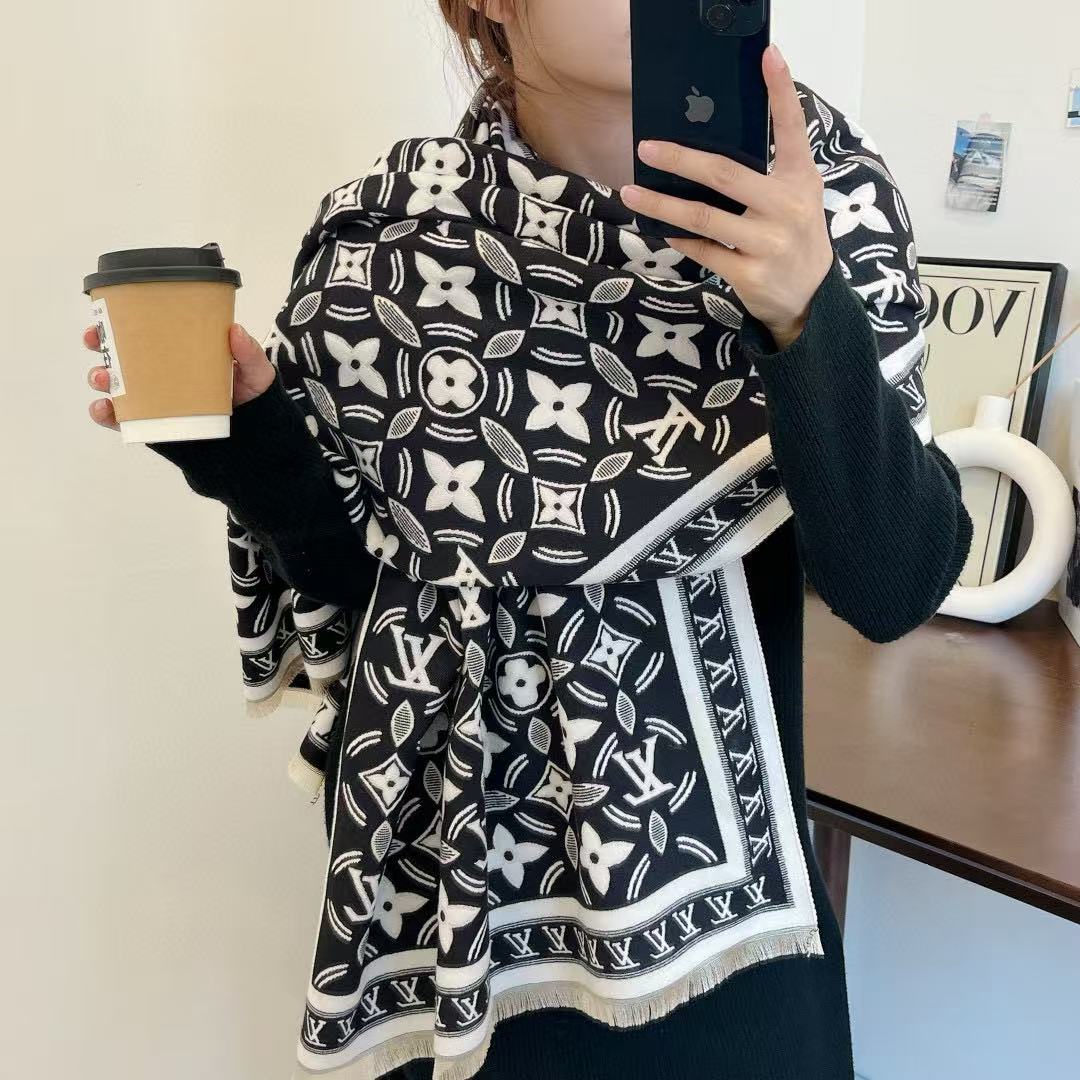 LV 四つ葉のクローバー スカーフ【 50％割引+送料無料】