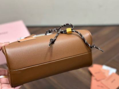 M1UM1U ハーフラウンドトートバッグ【50％割引+送料無料】