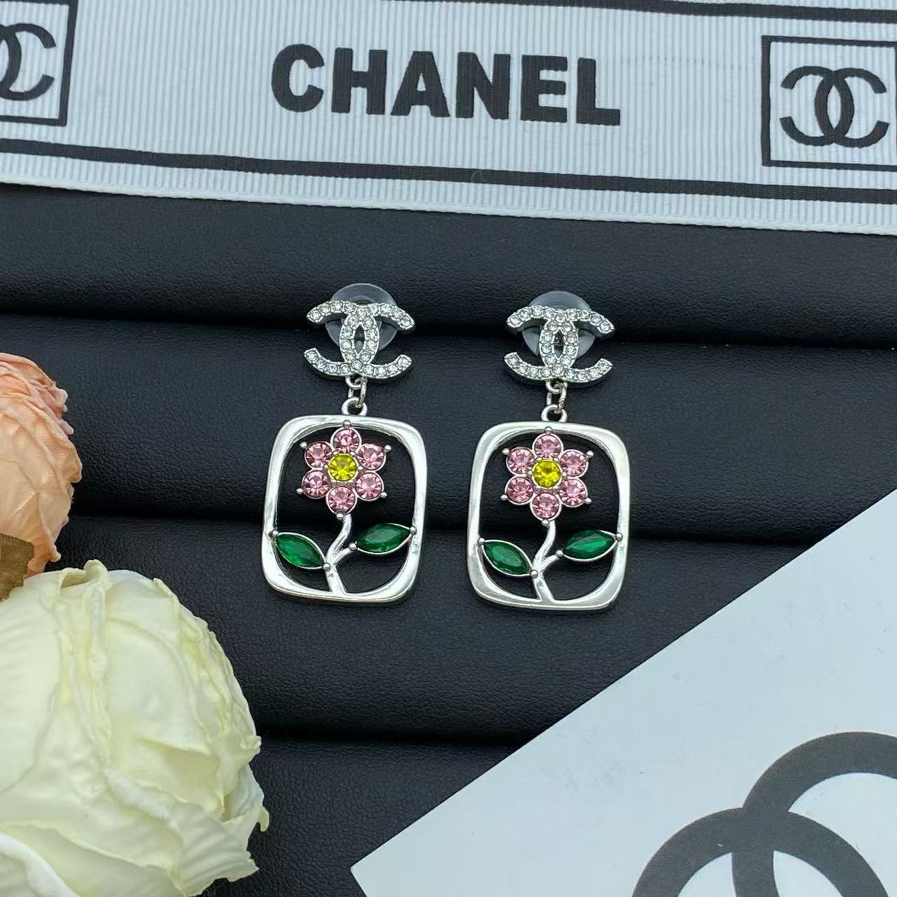 CHANE1 ダイヤモンド スモールフラワー イヤリング【50％割引+送料無料】