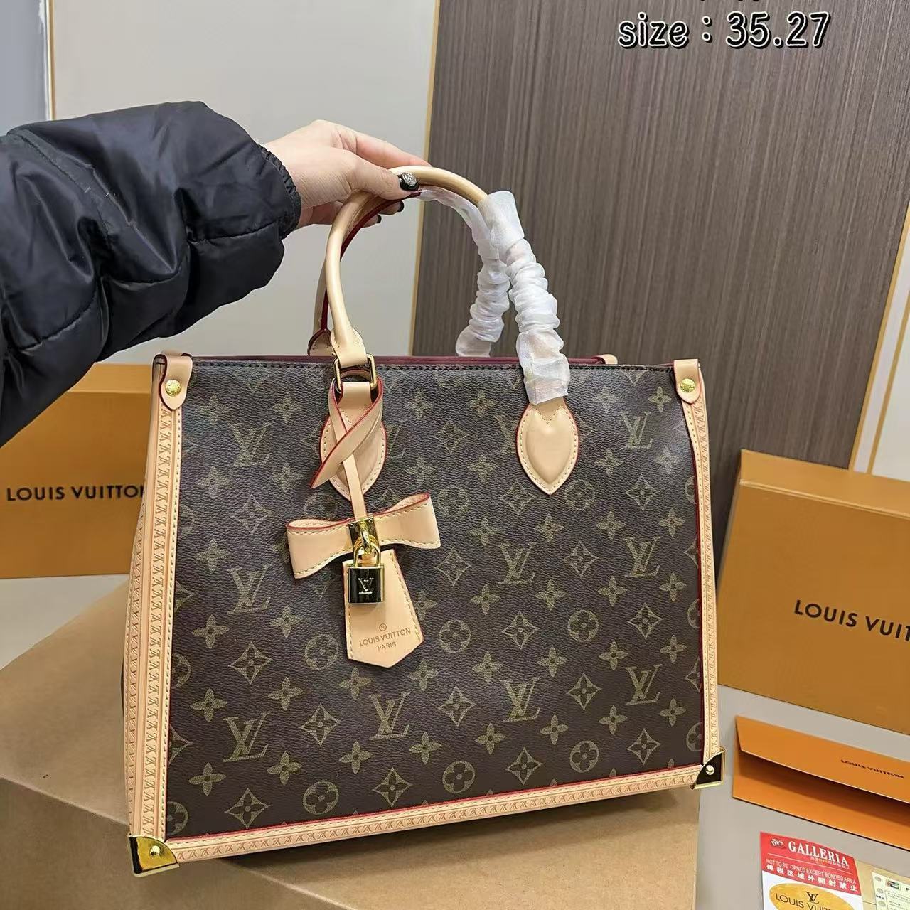 LV老眼トートバッグ【 50％割引+送料無料】